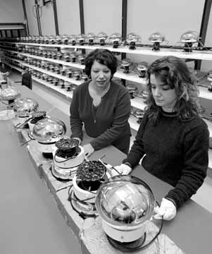 Fernandia Garcia and Sabina Aponte prepare photomultipliers